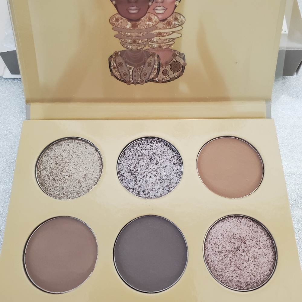 Juvias Place The Taupe Eyeshadow Palette